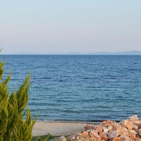 Lemon Beach Front Apartment, Nikiti Екстериор снимка