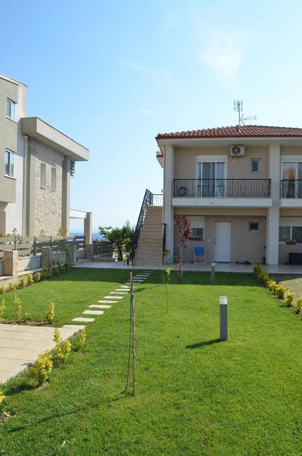 Lemon Beach Front Apartment, Nikiti Екстериор снимка