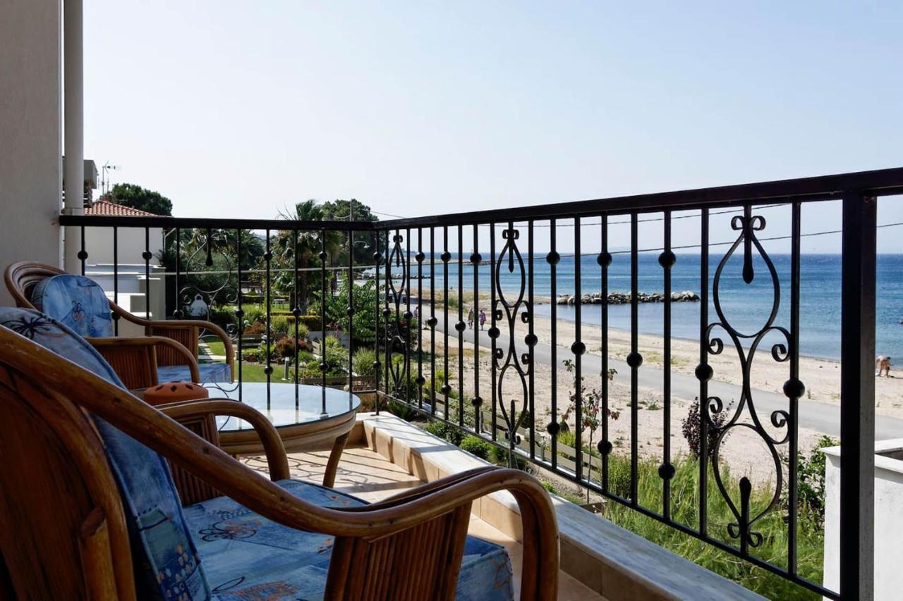 Lemon Beach Front Apartment, Nikiti Екстериор снимка