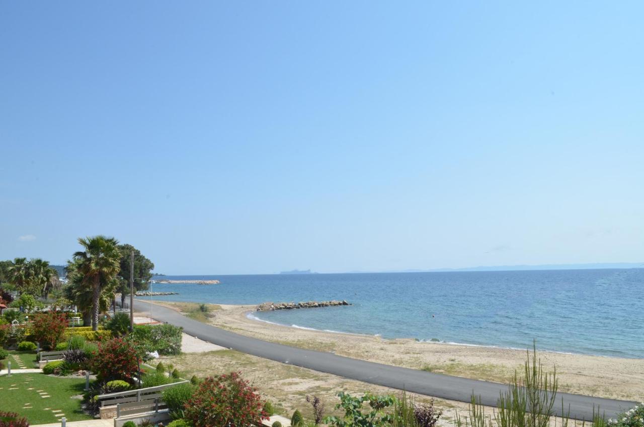 Lemon Beach Front Apartment, Nikiti Екстериор снимка