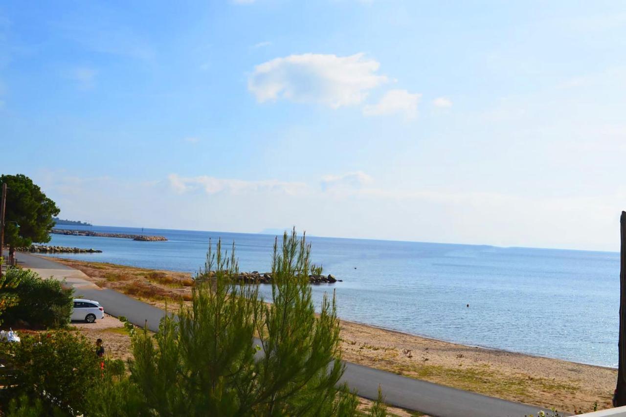 Lemon Beach Front Apartment, Nikiti Екстериор снимка
