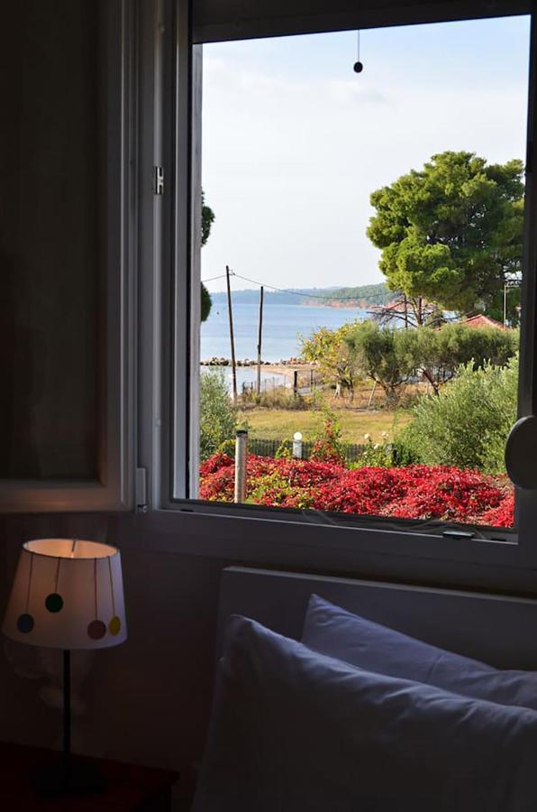 Lemon Beach Front Apartment, Nikiti Екстериор снимка