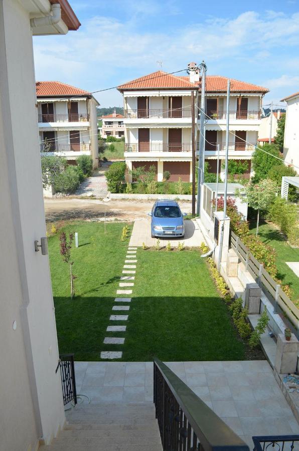 Lemon Beach Front Apartment, Nikiti Екстериор снимка