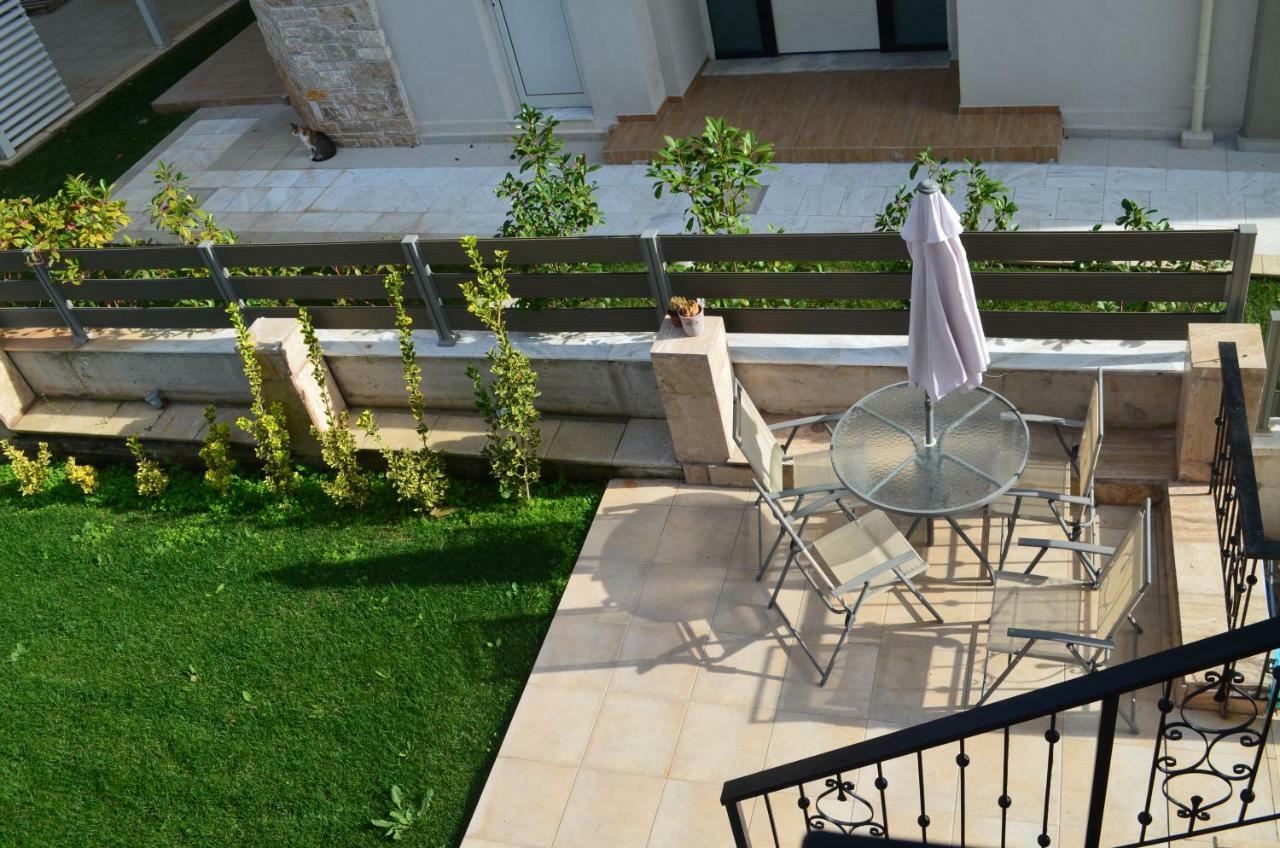 Lemon Beach Front Apartment, Nikiti Екстериор снимка